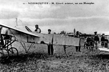 Iconographie - M. Giraud, aviateur, sur son monoplan