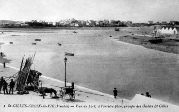 Iconographie - Vue du port, à l'arrière plan, groupe de chalets