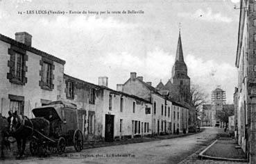 Iconographie - Entrée du bourg par la route de Belleville