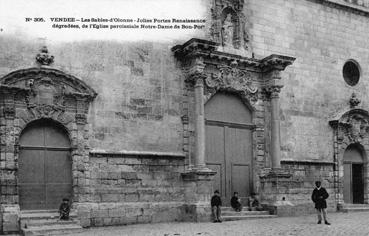 Iconographie - Jolies portes renaissance dégradées, de l'église paroissiale N.-D. de Bon-Port