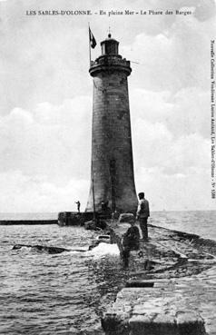 Iconographie - En pleine mer, le phare des Barges