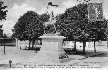 Iconographie - Statue de Jeanne d'Arc érigée sur la place des Enfants Nantais