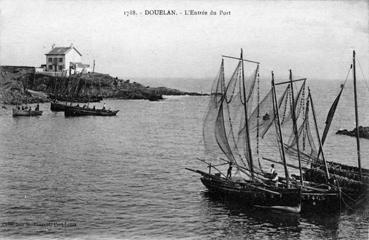 Iconographie - Douëlan - L'entrée du port