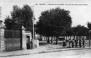 Iconographie - Un coin de la place de la Liberté