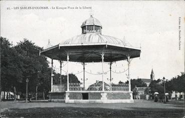 Iconographie - Le kiosque. Place de la Liberté