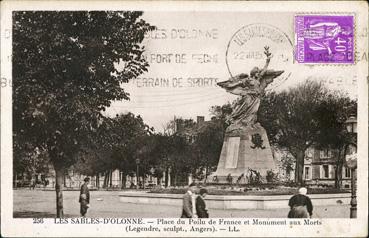 Iconographie - Place du Poilu de France et le monument aux Morts