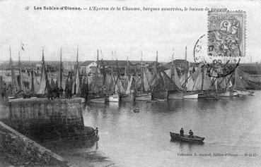 Iconographie - L'éperon de la Chaume, barques amarées, le bateau de passage