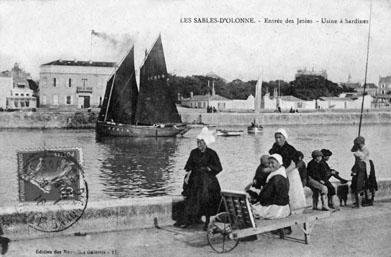 Iconographie - Entrée des jetées - Usine à sardines