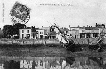 Iconographie - Basse mer dans le port des Sables-d'Olonne