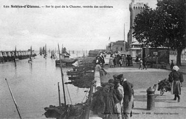 Iconographie - Sur le quai de la Chaume, rentrée des sardiniers