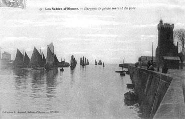 Iconographie - Barques de pêche sortant du port