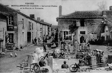 Iconographie - Le lavoir public et la rue de la Fontaine