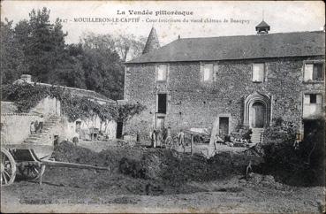 Iconographie - Cour intérieure du vieux château de Beaupuy