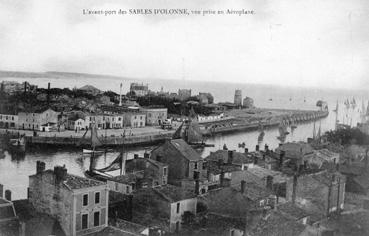 Iconographie - L'avant-port des Sables-d'Olonne, vue prise en aéroplane