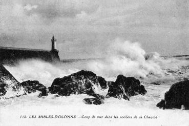 Iconographie - Coup de mer dans les rochers de la Chaume