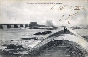 Iconographie - Coup de mer sur le brise-lames de la jetée de la Chaume