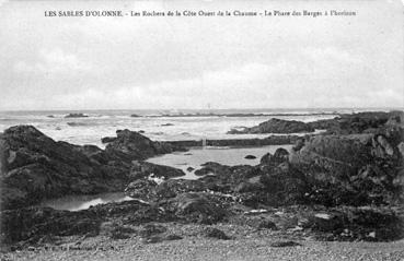 Iconographie - Les rochers de la côte Ouest de la Chaume - Le phare des Barges à l'horizon