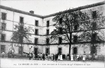 Iconographie - Cour intérieure de la caserne du 93 ème d'infanterie