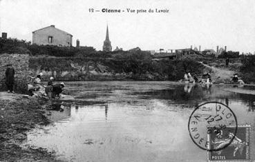 Iconographie - Vue prise du lavoir