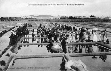 Iconographie - Colonies scolaires dans les marais salants des Sables-d'Olonne