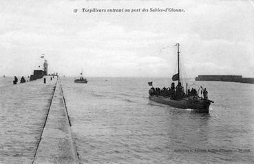 Iconographie - Torpilleurs entrant au port des Sables-d'Olonne