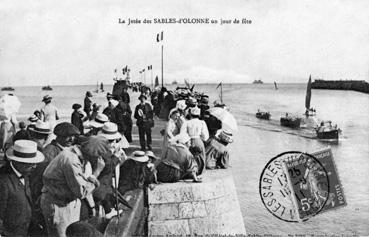 Iconographie - La jetée des Sables-d'Olonne un jour de fête