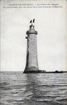 iconographie - Le phare des Barges en pleine mer sur les récifs