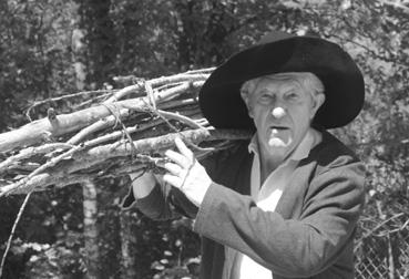 Iconographie - Claude Mercier, conteur de "Contes en forêt" au refuge de Grasla