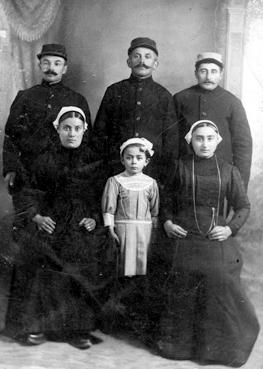 Iconographie - Famille posant durant la guerre de 1914-1918