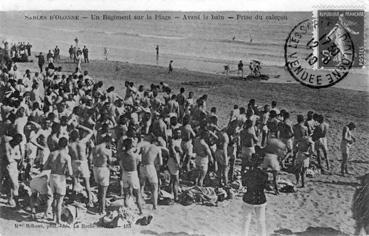 Iconographie - Un régiment sur la plage - Avant le bain - Prise du caleçon