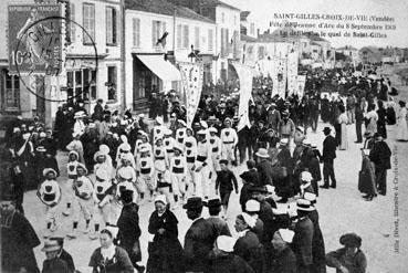 Iconographie - Fête de Jeanne d'Arc - Défilé sur le quai de Saint-Gilles