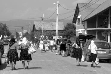 Iconographie - Sugatag - La foire - Femmes quittant le site