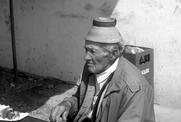 Iconographie - Sugatag - La foire - Homme coiffé du chapeau traditionnel des Maramures