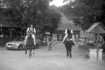 Iconographie - Sibiel - Cavaliers se rendant à l'entrée du village