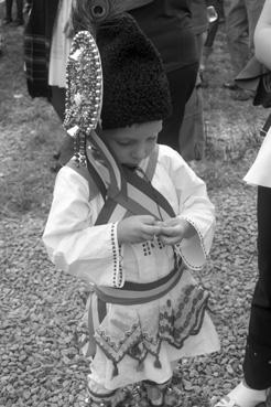 Iconographie - Tilisca - Festival de folklore - Enfant au bonbon