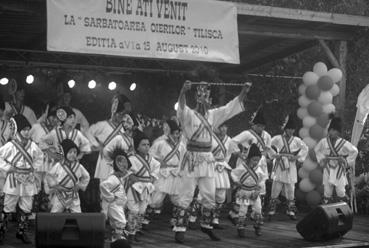 Iconographie - Tilisca - Festival de folklore - Danseurs en scène
