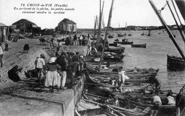 Iconographie - En arrivant de la pêche, les petits canots viennent