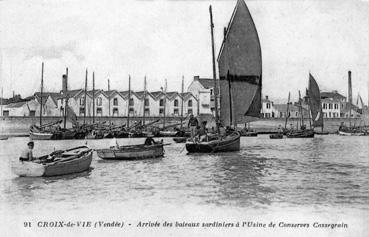 Iconographie - Arrivée des bateaux sardiniers à l'usine de conserve Cassegrain