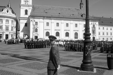 Iconographie - La revue militaire, sur la Grand Place - Les élèves militaires