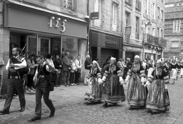 Iconographie - Festival de Cornouaille - La parade dans les rues