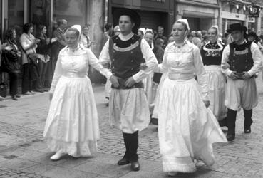 Iconographie - Festival de Cornouaille - La parade dans les rues