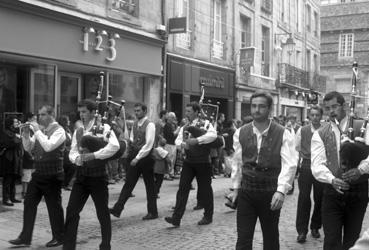 Iconographie - Festival de Cornouaille - La parade dans les rues