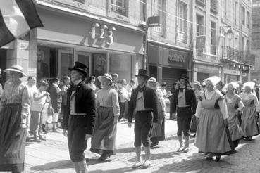 Iconographie - Festival de Cornouaille - La parade dans les rues