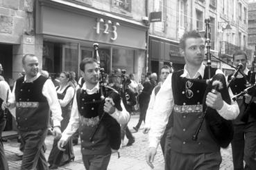 Iconographie - Festival de Cornouaille - La parade dans les rues