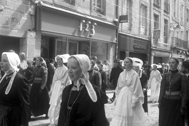 Iconographie - Festival de Cornouaille - La parade dans les rues