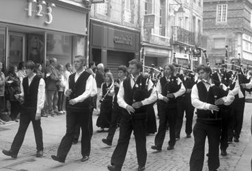 Iconographie - Festival de Cornouaille - La parade dans les rues