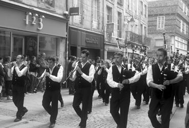 Iconographie - Festival de Cornouaille - La parade dans les rues