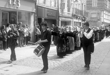 Iconographie - Festival de Cornouaille - La parade dans les rues