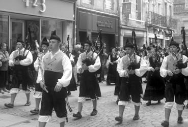 Iconographie - Festival de Cornouaille - La parade dans les rues