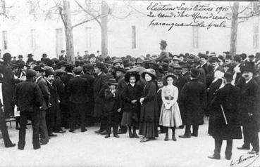 Iconographie - Elections législatives - Le candidat Moindreau haranguant la foule